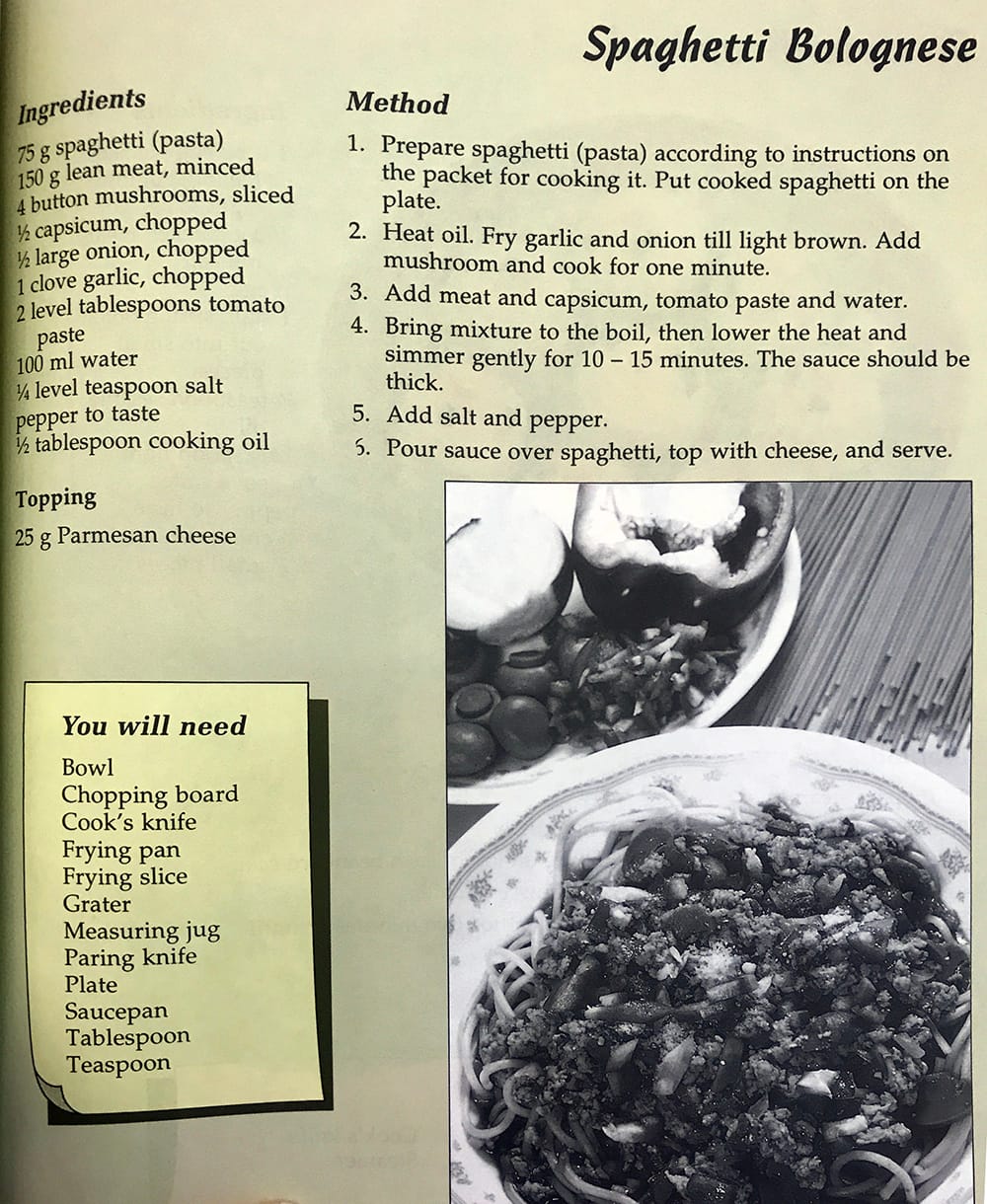 Recipe for spaghetti bolognese with ingredients, cooking method, tools needed, and a photo of the prepared dish.